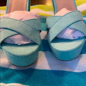 Size 10 aqua heel